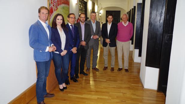 Integrantes de la comisión, en el Palacio de Orive