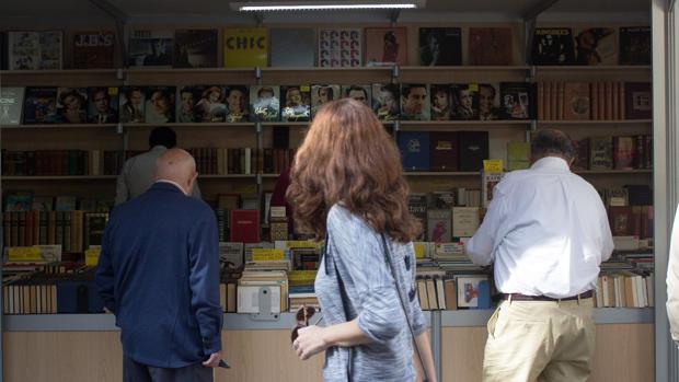 La Feria del Libro Antiguo y de Ocasión se celebra en el Bulevar del Gran Capitán