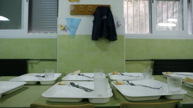 Platos preparados en un comedor escolar