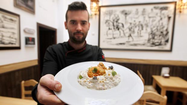 Ensaladilla preparada de forma innovadora en Taberna La Montillana