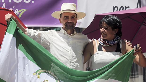 El líder de IU en Andalucía, Anotnio Maíllo, junto a la secretaria general de Podemos Andalucía, Teresa Rodríguez