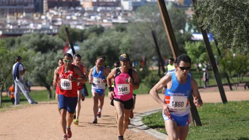 Atletas populares por el parque del Norte de la ciudad