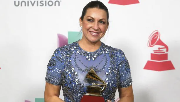 Niña Pastori posa con su Grammy Latino