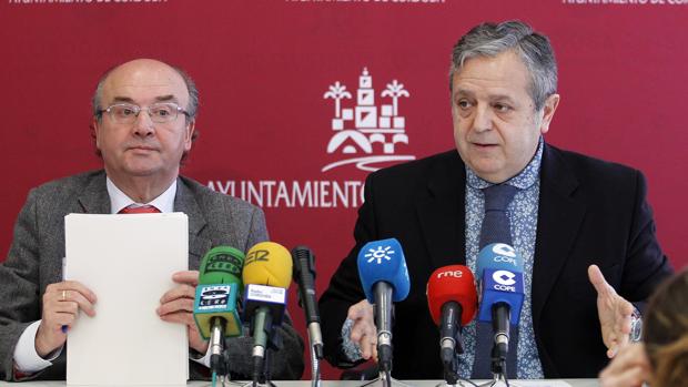 Luis Martín y Salvador Fuentes en una rueda de prensa en el Ayuntamiento