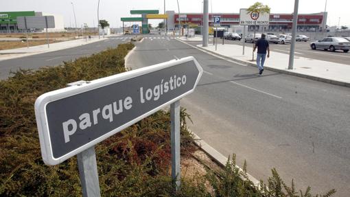 Entrada al parque logístico del Higuerón, perteneciente a la Junta