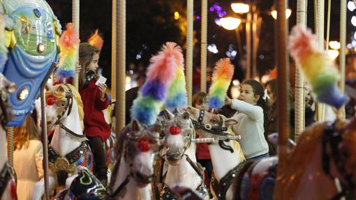 Las atracciones abiertas en el centro atraen a numeroso público infantil