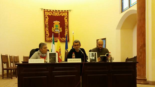 Los historiadores Adelina Sarrión, Alvaro Castro y Emilio Navarro