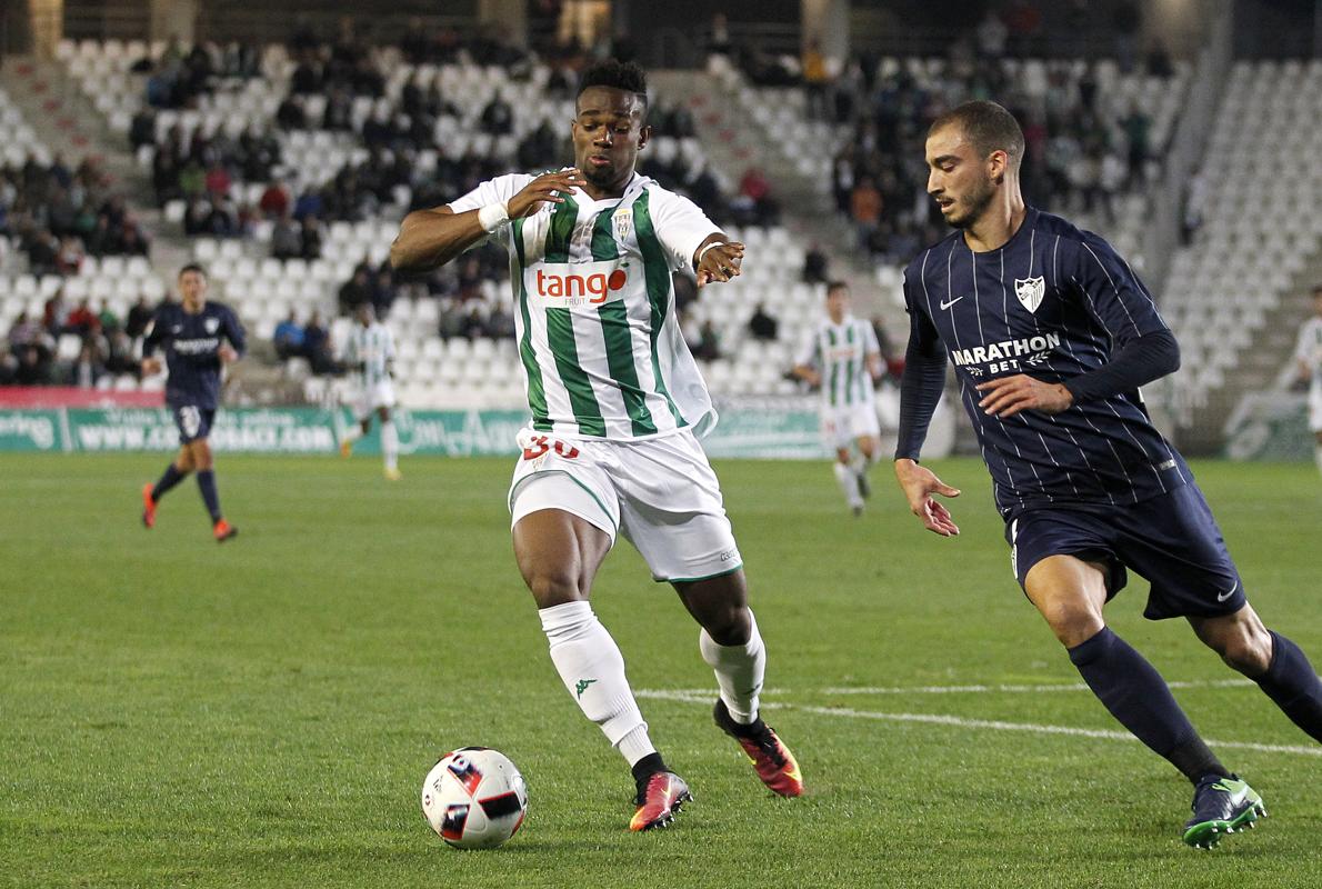 Moha conduce el balón ante el Málaga