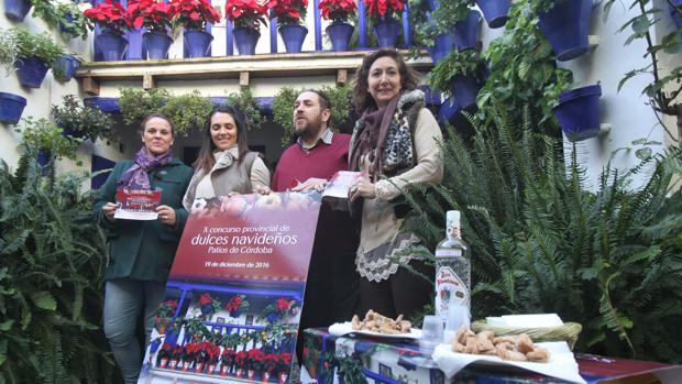 Presentación en el Patio de San Juan de Palomares del Concurso de Dulces en los Patios