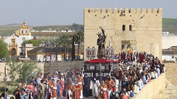 La Vera-Cruz de Córdoba volverá por el Puente Romano tras cruzar el Potro