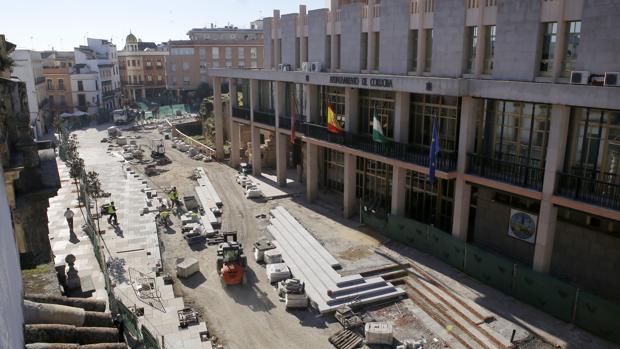 Obras en la calle Capitulares, en el Centro de Córdoba