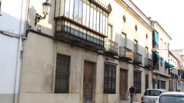 Se vende palacio regionalista en Aguilar para hotel con encanto