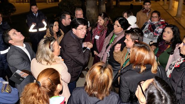 Juan Marín (Ciudadanos) salió a dar explicaciones de su voto en un ambiente de tensión