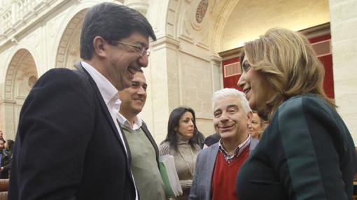 El líder de Ciudadanos, Juan Marín y la presidenta del PSOE, Susana Díaz