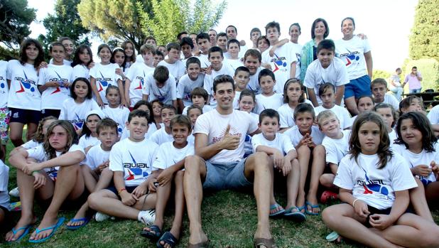 Unos 200 adolescentes participan en un campamento en Cerro Muriano