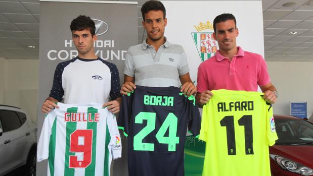 Las camisetas del Córdoba CF, en la presentación de Guille, Borja y Alfaro