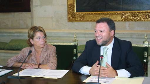 Carmen Hermosín y Alfredo Sánchez Monteseirín, en 2003