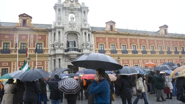 Una de las protestas de los funcionarios a las puertas de San Telmo