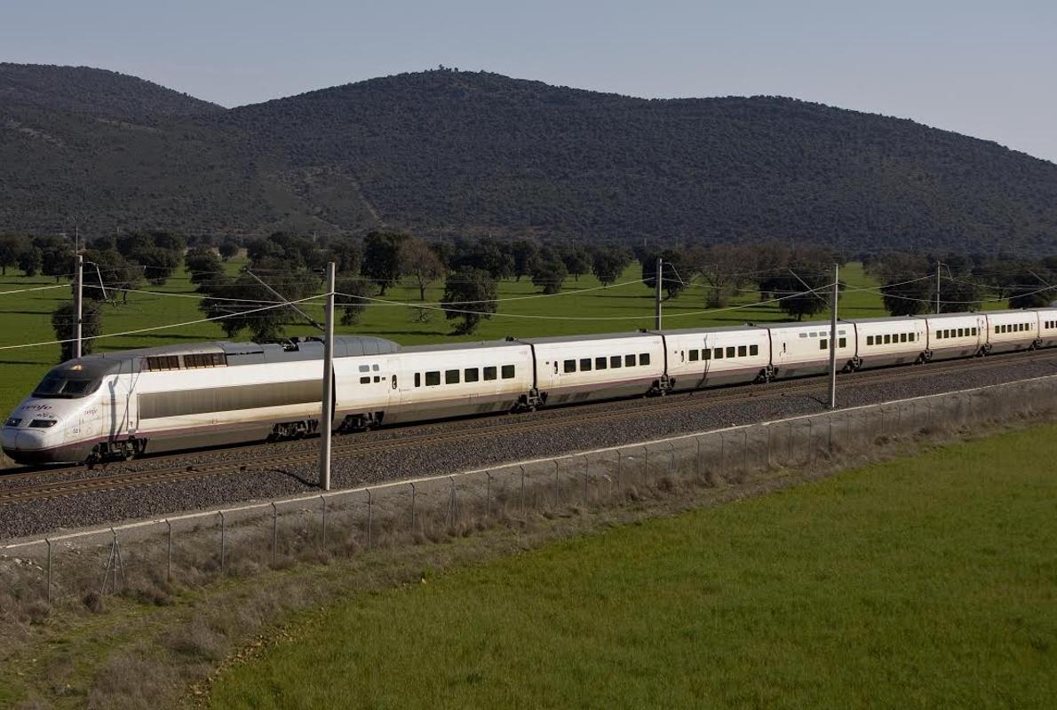 Hasta el próximo 8 de enero, se añadirán 27.600 plazas a la oferta regular y circularán 90 trenes reforzados