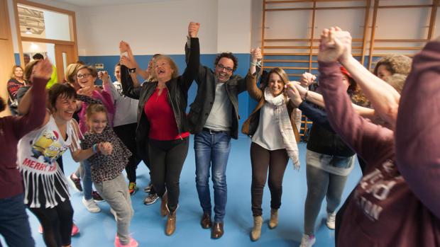 El concejal de Deportes y la delegada provincial de Educación en la inauguración del centro