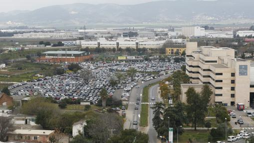 Imagen del hospital y de su actual aparcamento