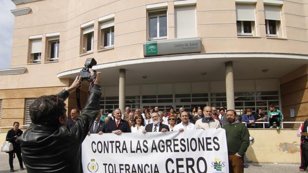 Imagen de archivo de una movilización de profesionales médicos en Sevilla