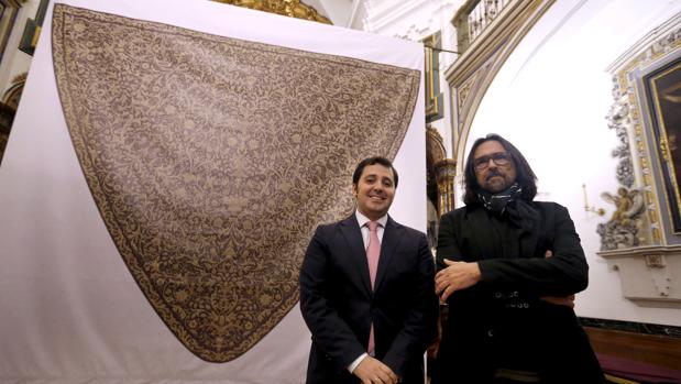 Rafael de Rueda diseña un manto cargado de clasicismo para Gracia y Amparo