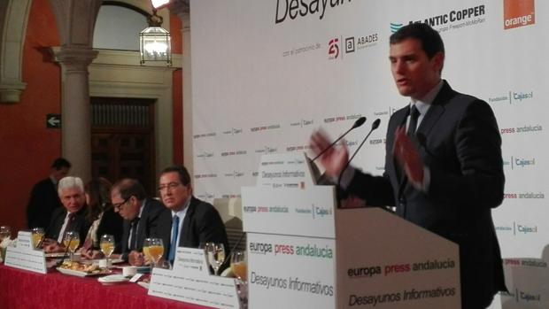 Albert Rivera durante su intervención en el desayuno informativo celebrado en Sevilla