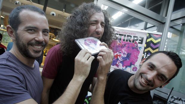 Los componentes de Estirpe en la presentación de uno de sus discos