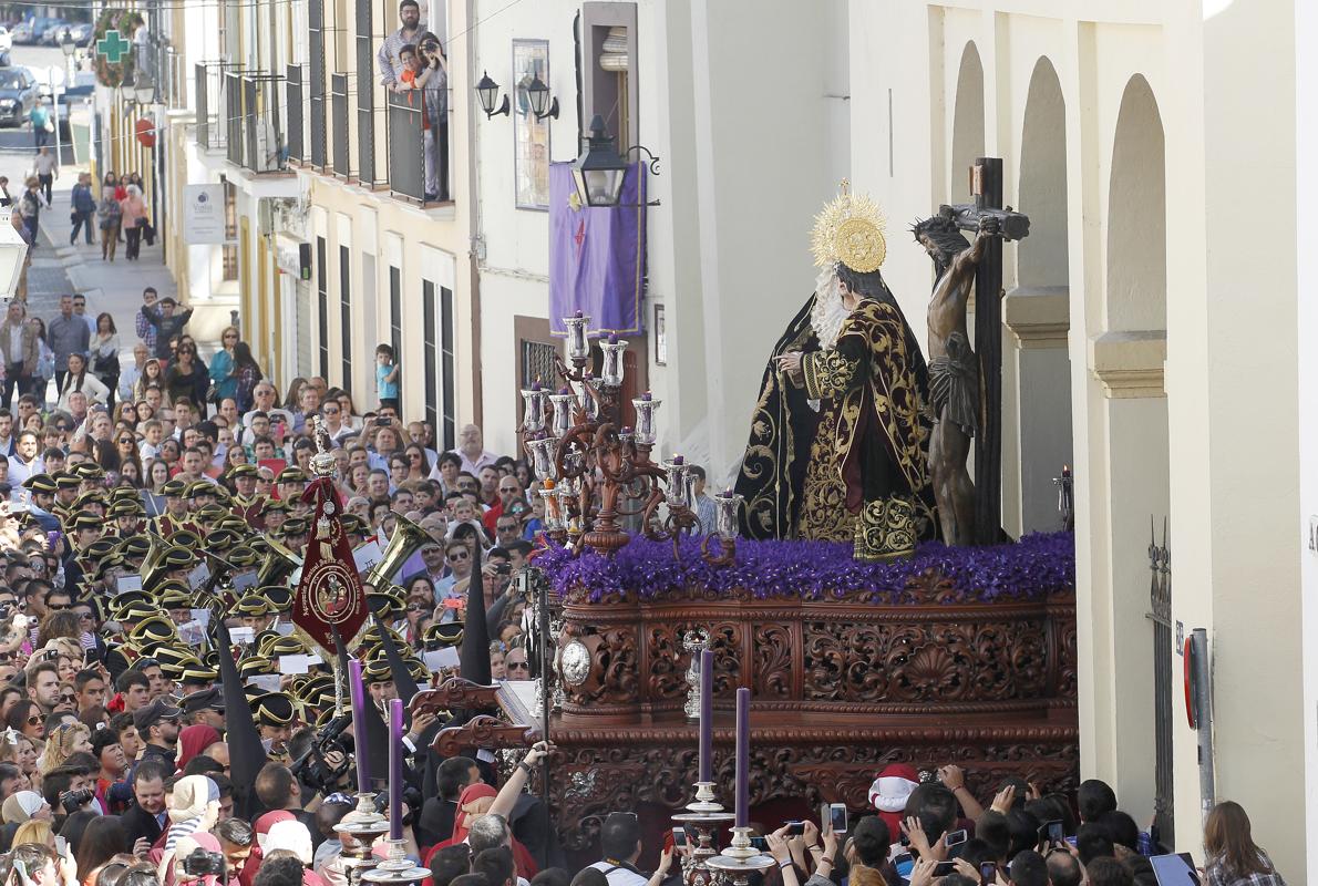 Salida de la hermandad de las Penas de Santiago