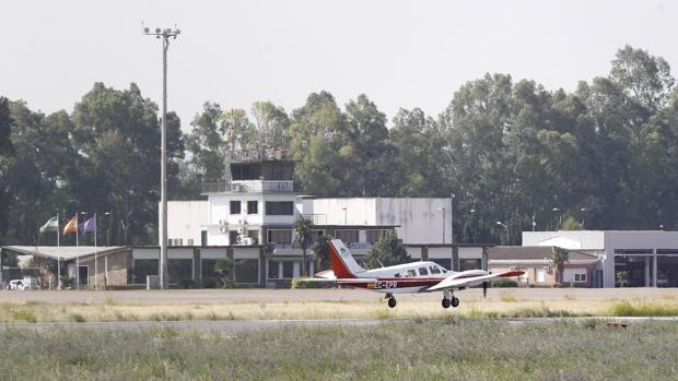 Una avioneta en el aeropuerto de Córdoba