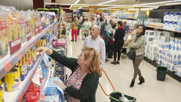 Se enfrenta a prisión por intentar robar seis quesos escondiéndolos en sus pantalones