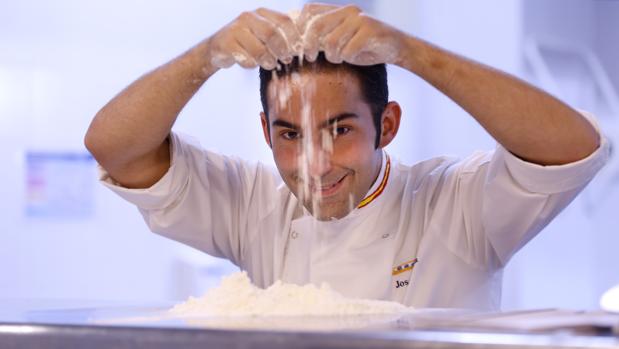 El panadero José Roldán, subcampeón de un importante premio internacional en Italia