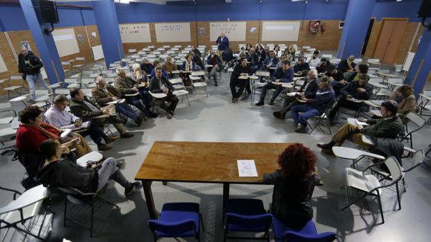 Un momento de la reunión mantenida el jueves para crear una «marea blanca» en Córdoba