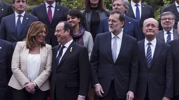 Susana Díaz junto a Hollande y Rajoy en la cumbre hispano-francesa que se celebra este lunes en Málaga