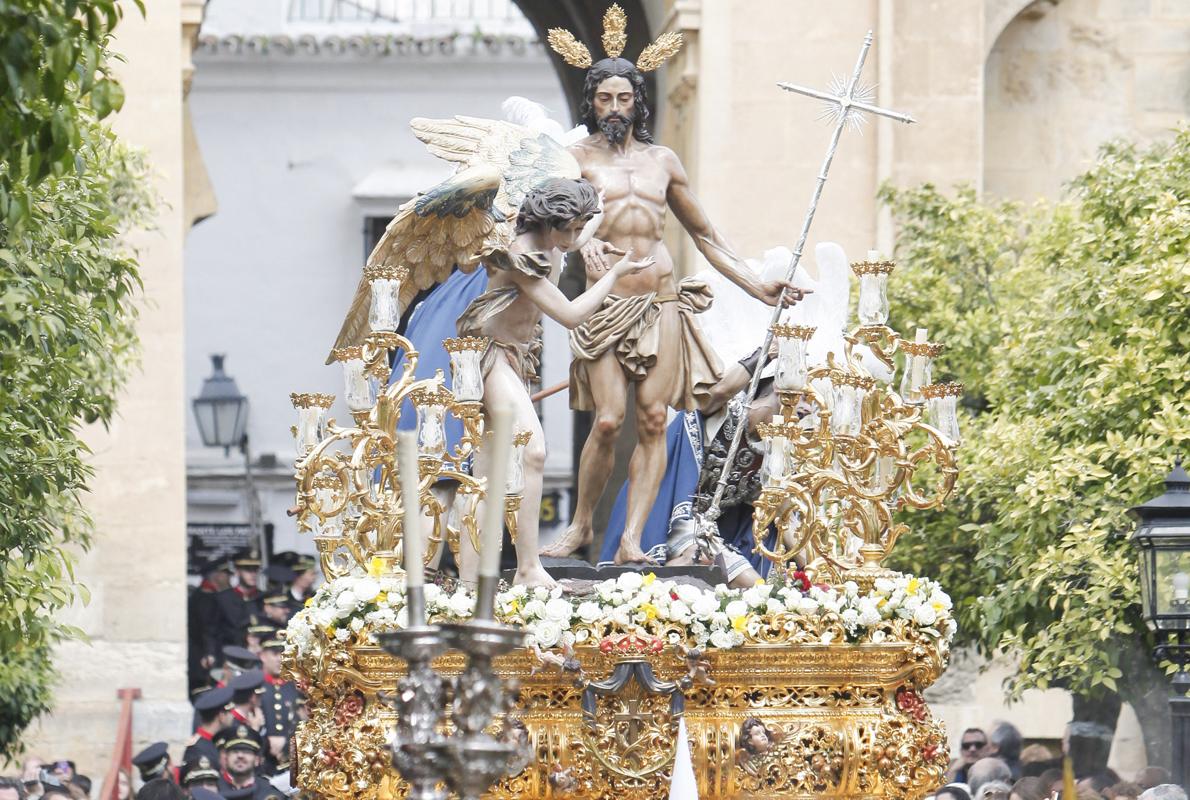 El Resucitado a su paso por el Patio de los Naranjos