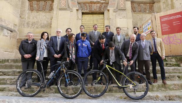 Autoridades durante la presentación de la Andalucía Bike Race 2017