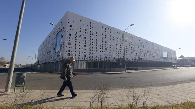 Exterior del Centro de Exposiciones, Ferias y Convenciones de Córdoba en obras