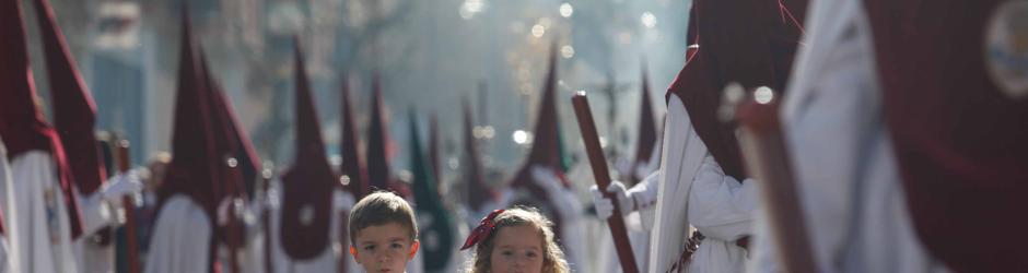 Nazarenos de la hermandad de la Sagrada Cena