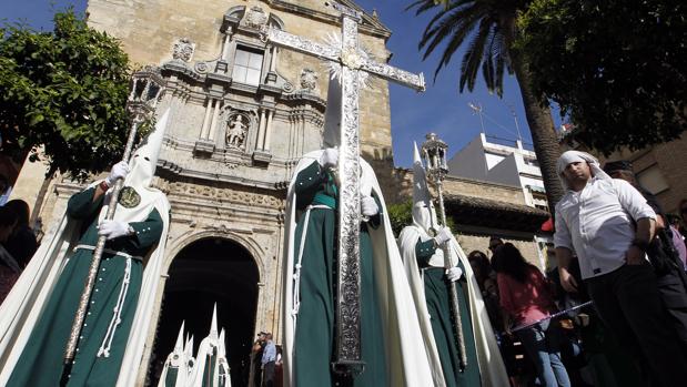 Cruz de guía de la hermandad del Huerto