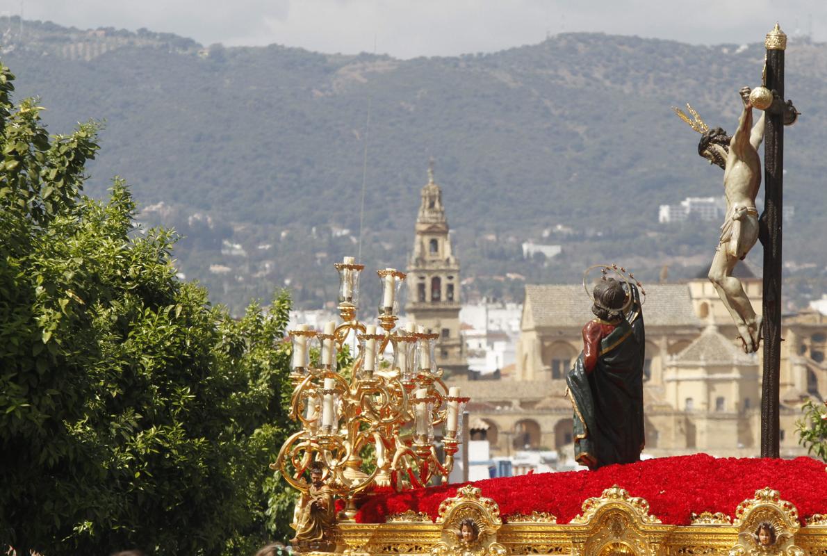 El Santísimo Cristo del Amor, durante su salida procesional