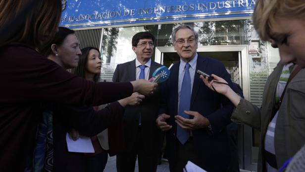 Juan Marín re reúne con los ingenieros, en el Colegio de Ingenieros