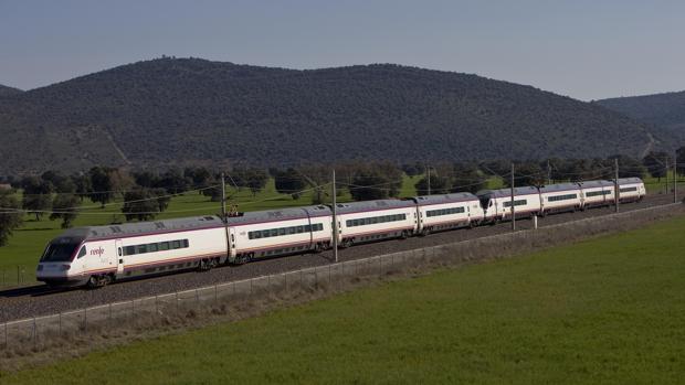 Lanzadera Avant en su trayecto entre Sevilla-Córdoba-Málaga