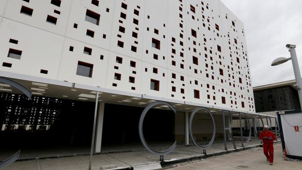 Fachada del Centro de Convenciones del Parque Joyero