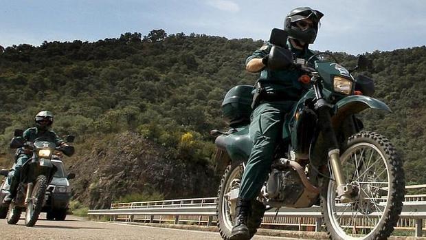 Agentes de la Guardia Civil, en el campo