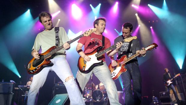 Hombres G, en un concierto en Córdoba en 2005