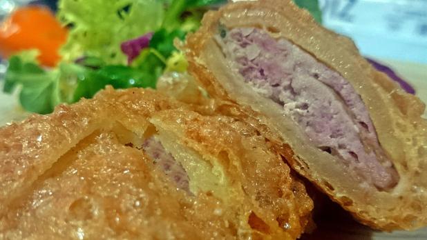 La patata rellena, de plato pobre a manjar con su propia feria gastronómica