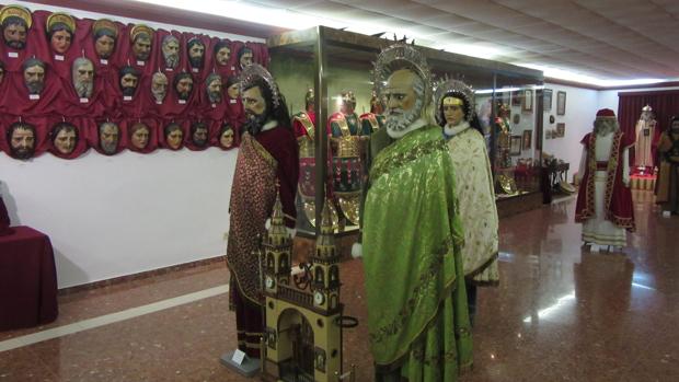 Rostrillos y figuras de la exposición