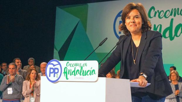 La vicepresidenta del Gobierno, Soraya Sáenz de Santamaría, durante su intervención en el XV congreso del PP-A