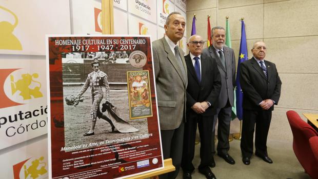 Participantes en la presentación del homenaje cultural